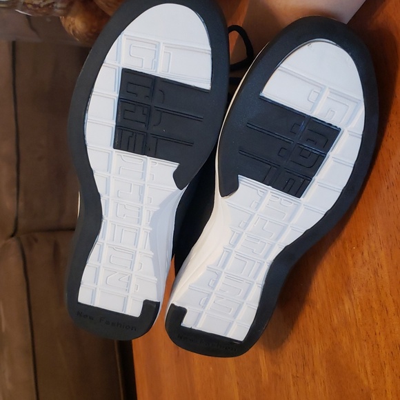 NWOT New Fashion Sneakers Size 9M Unisex - Picture 6 of 7